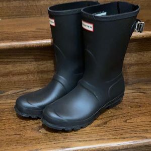 Black matte Hunter mids